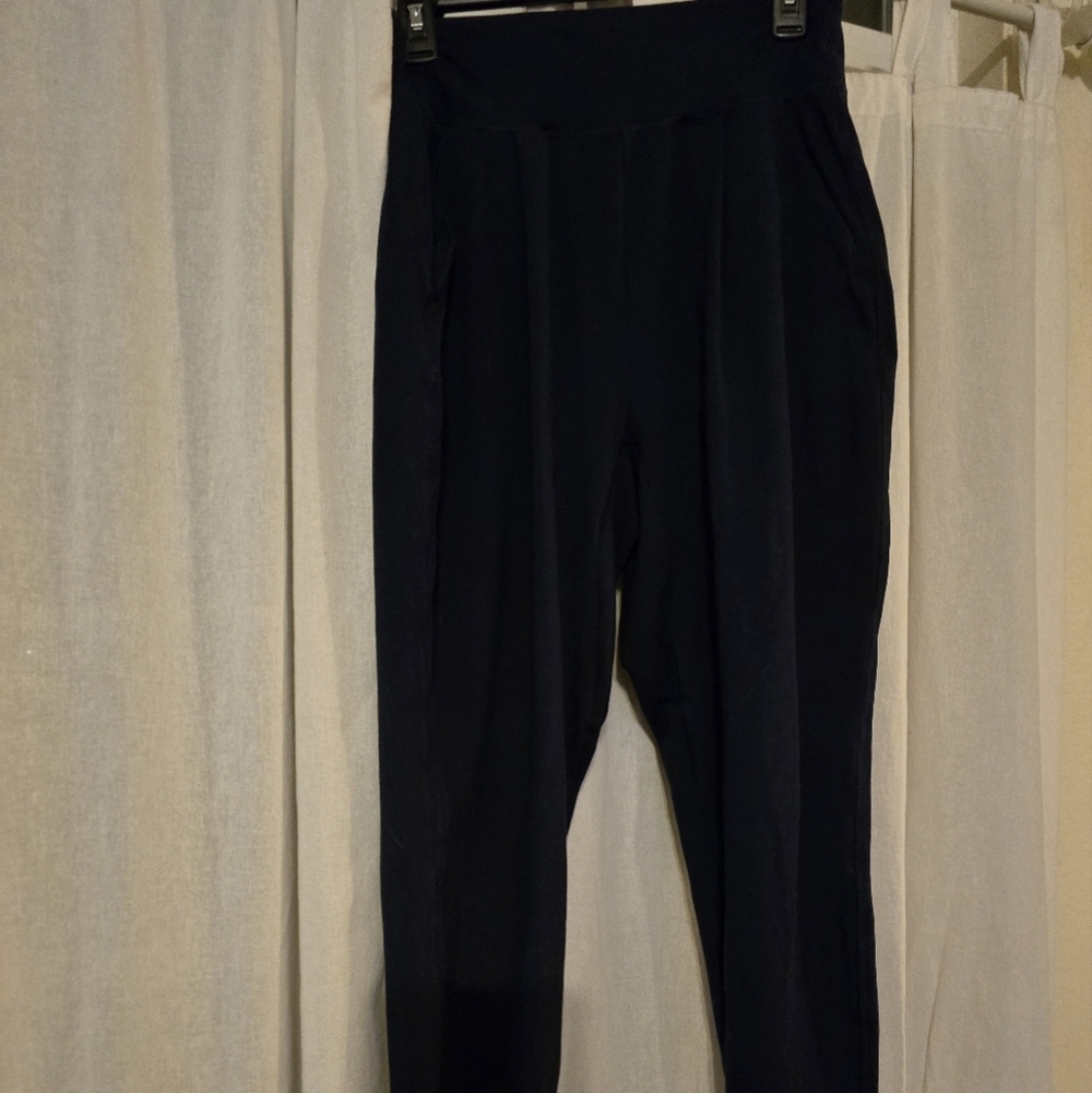 Women's All In Motion navy pleated leggings, size small, great condition.